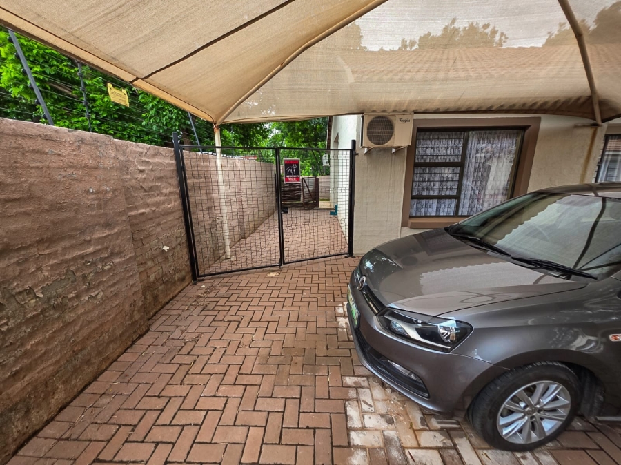 3 Bedroom Property for Sale in Kannoniers Park North West